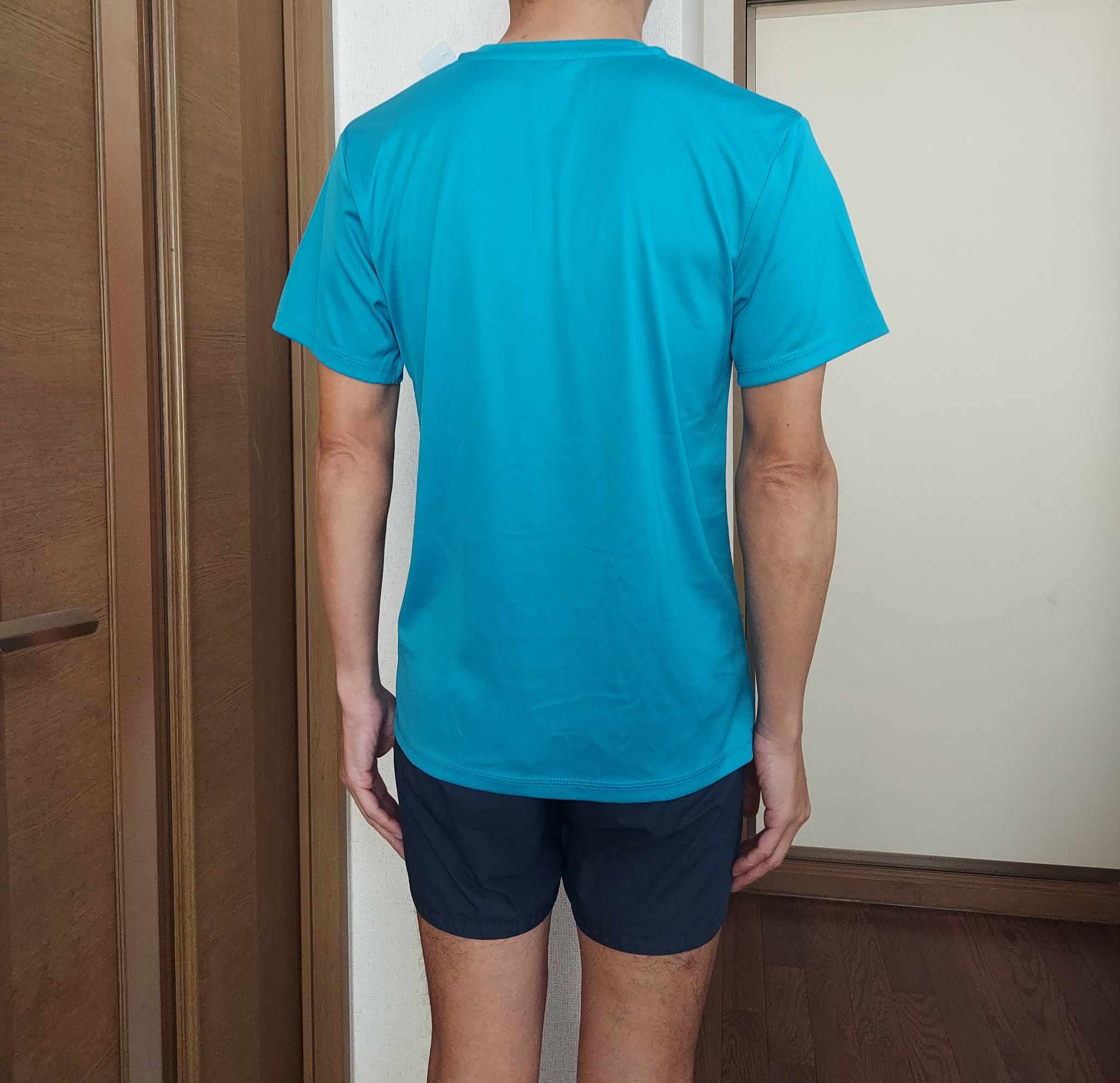 Tシャツ背面（着用イメージ）